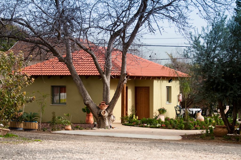Elimelech Bapardes Villa Sheʼar Yashuv Exteriör bild