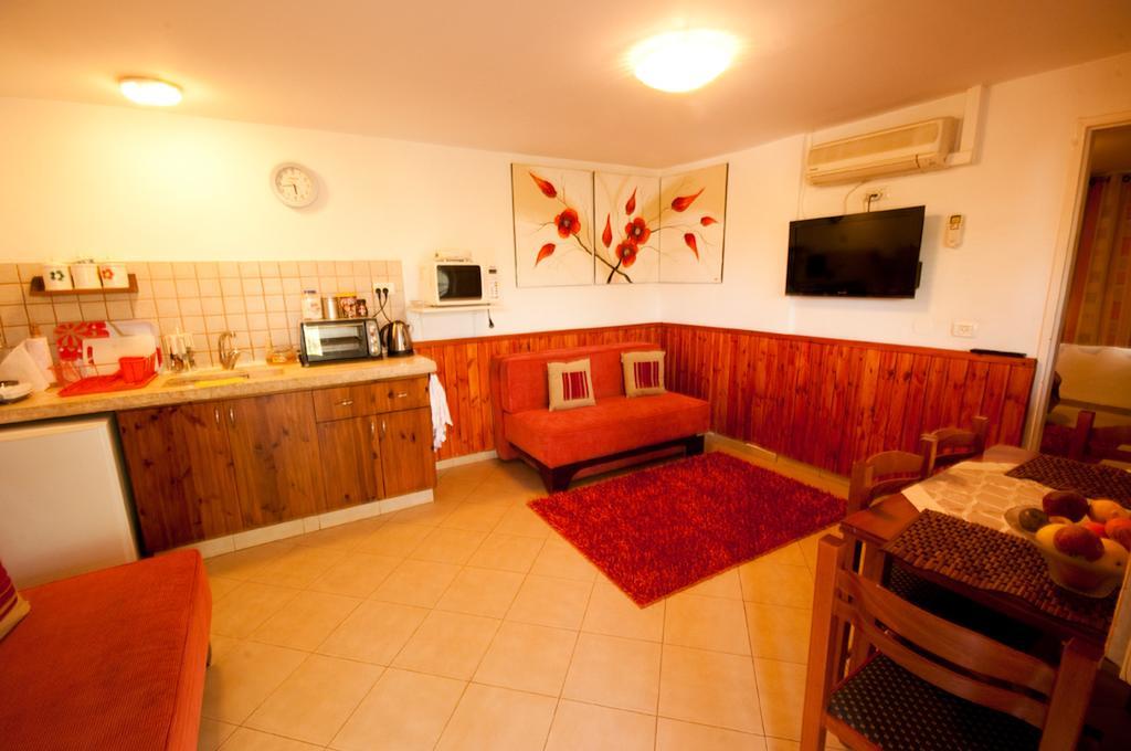 Elimelech Bapardes Villa Sheʼar Yashuv Rum bild