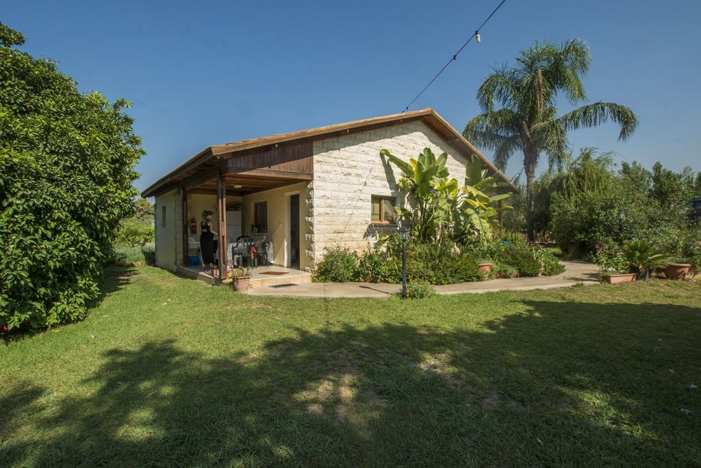 Elimelech Bapardes Villa Sheʼar Yashuv Exteriör bild
